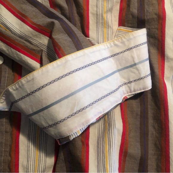 Men’s Long Sleeve Button Down Shirt with nice contrasting stripes. - Picture 8 of 11